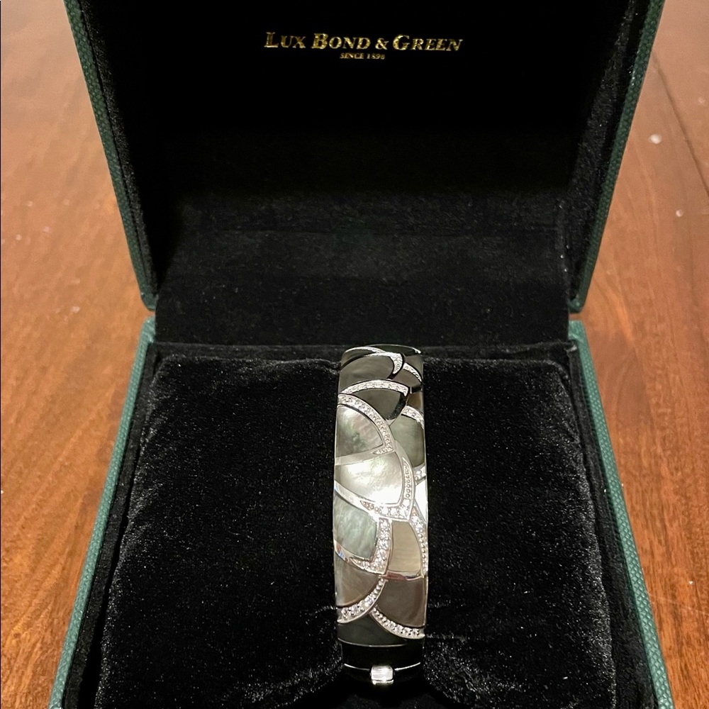 Brand new Belle Etoile mother of Pearl bracelet